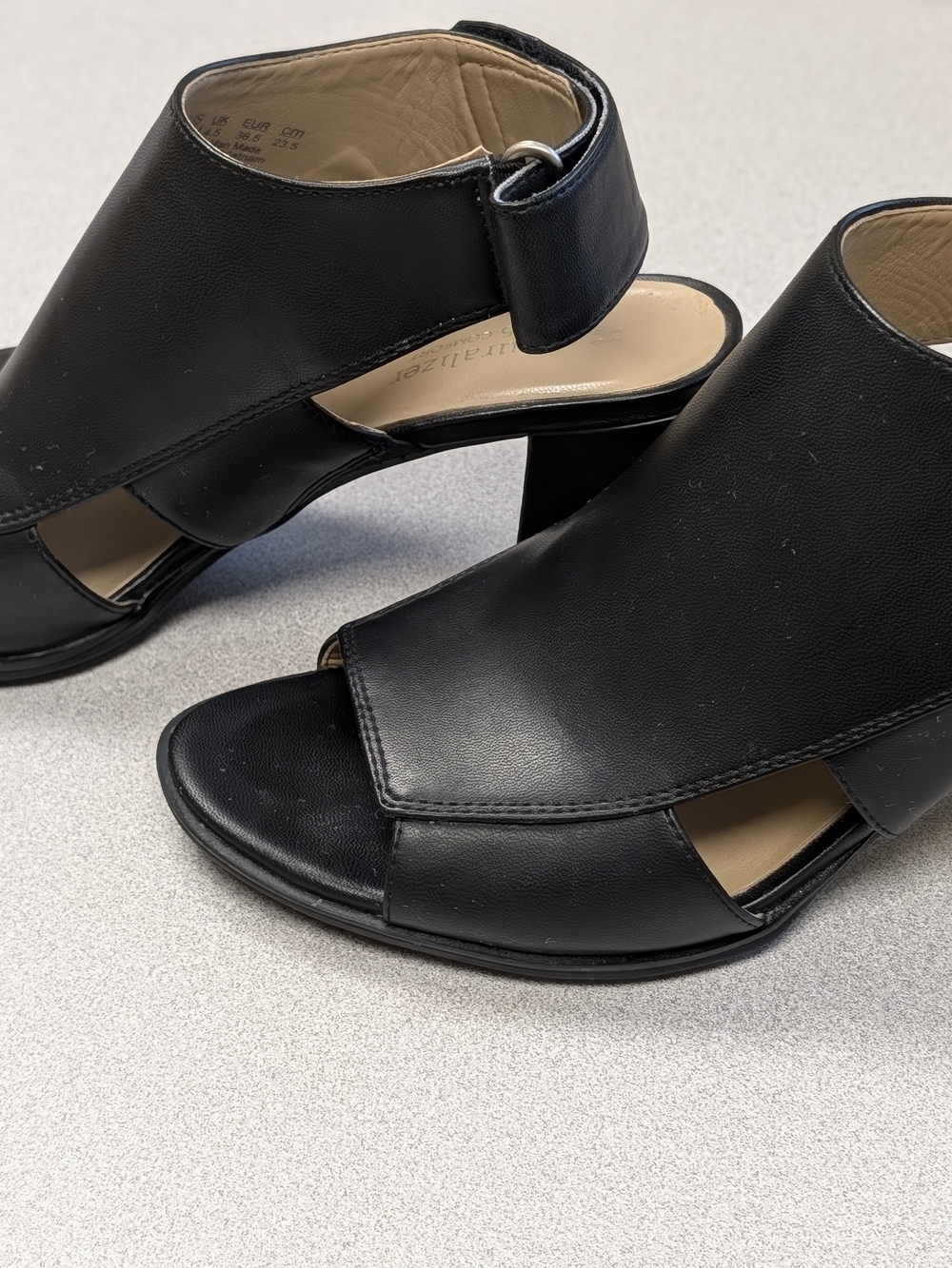 Naturalizer Lucky Black Sandals 6.5 Block Heel Ankle Strap Open Toe
